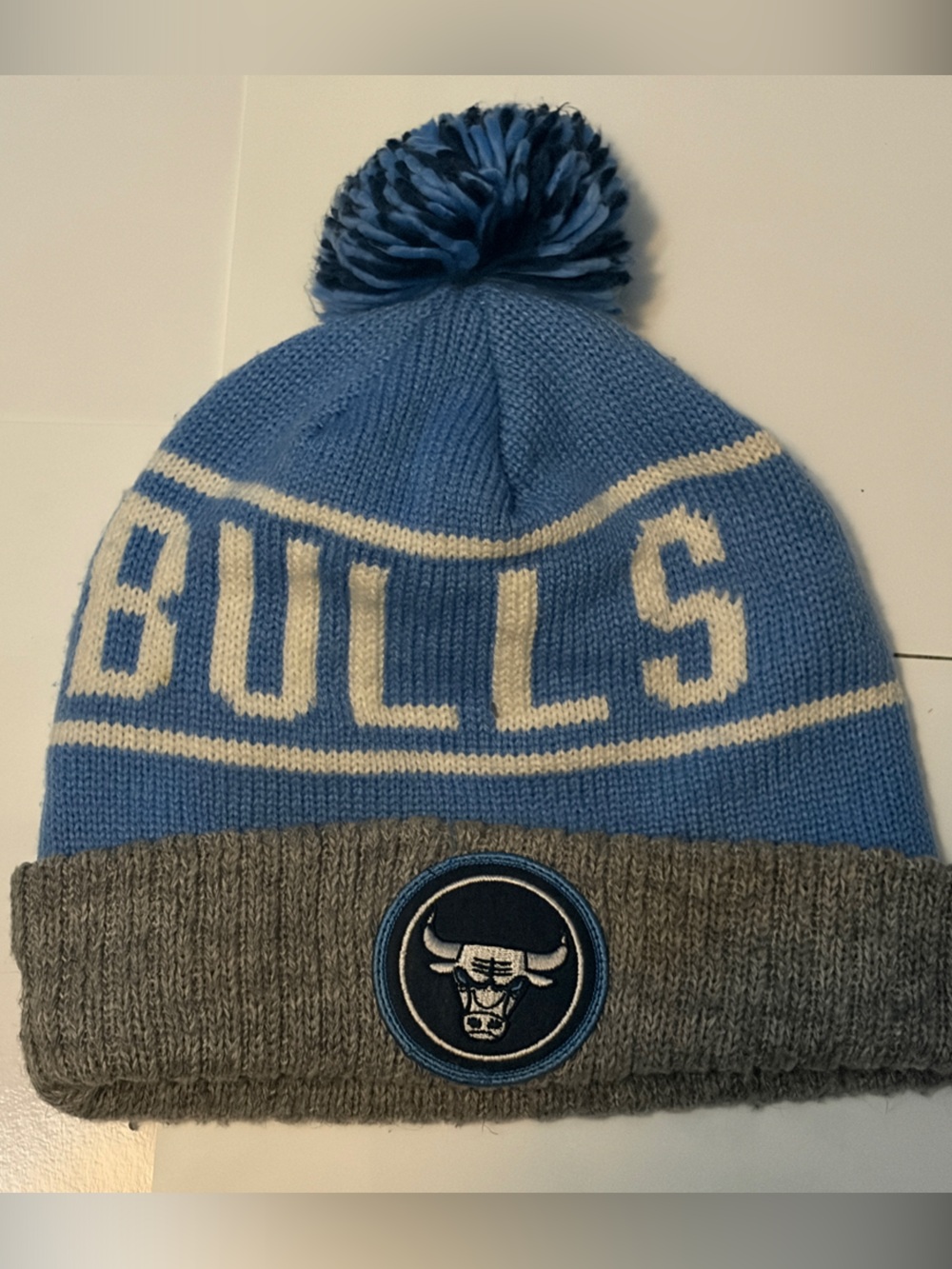 Chicago Bulls Light Blue and Gray Pom Beanie Mitchell & Ness, Carolina colors 23